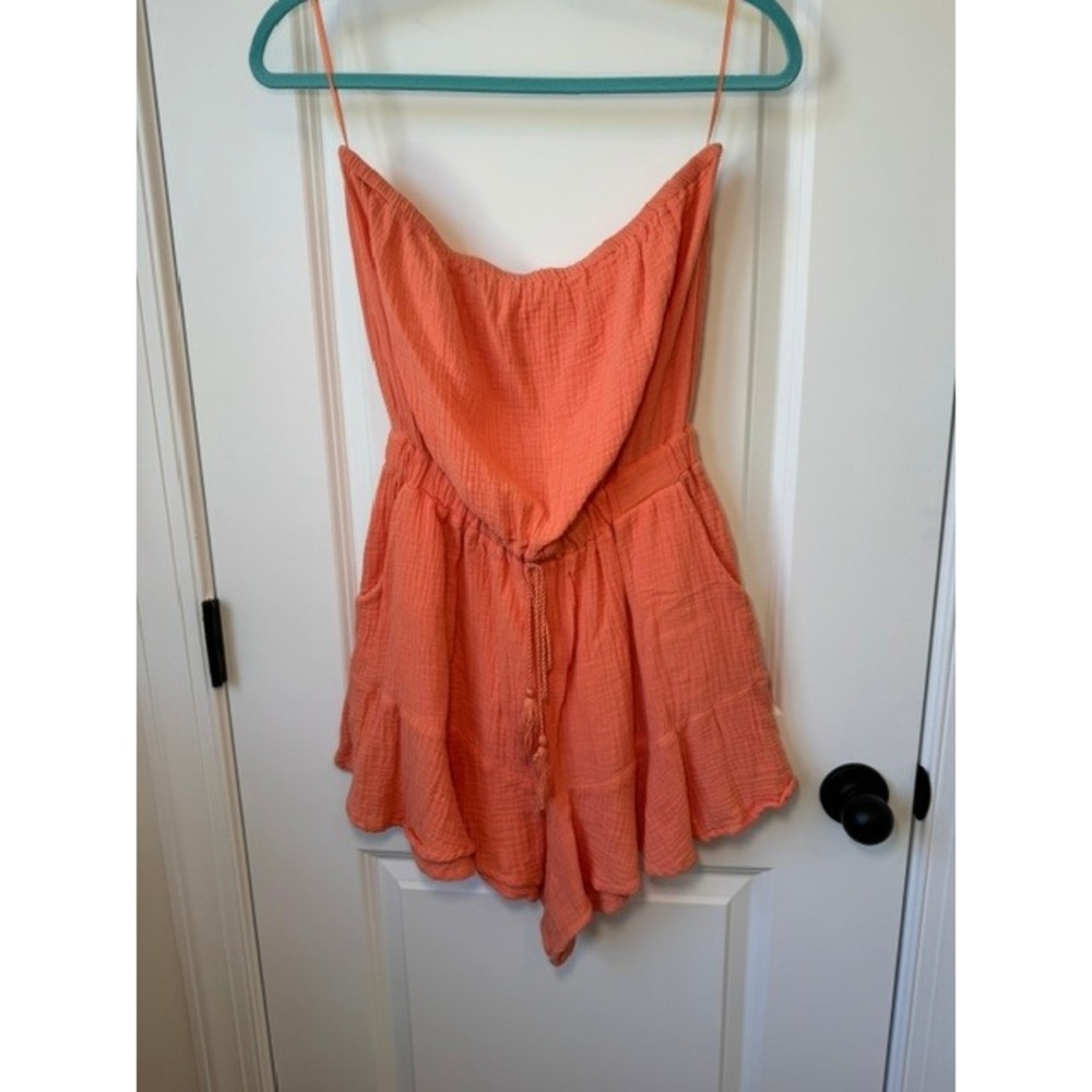 Gilli Women Coral Orange Gauze Strapless Ruffle Hem Romper Size Medium